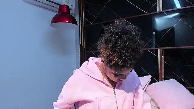 HannyThompson online show from December 2025 12:33:02 PM