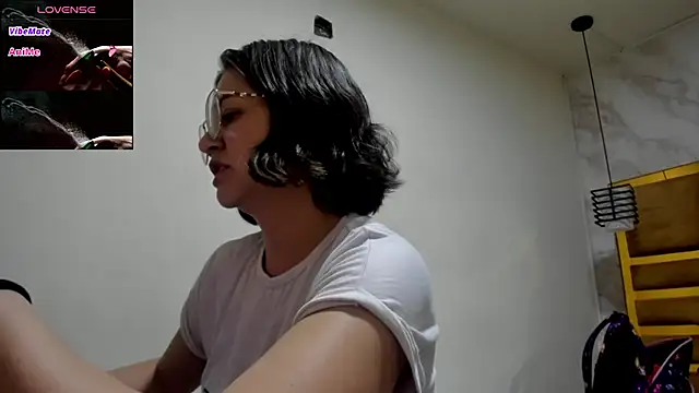 Luciifeer  online show from December 2025 05:07:02 PM