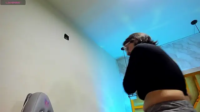 Luciifeer  online show from January 2026 06:11:01 PM