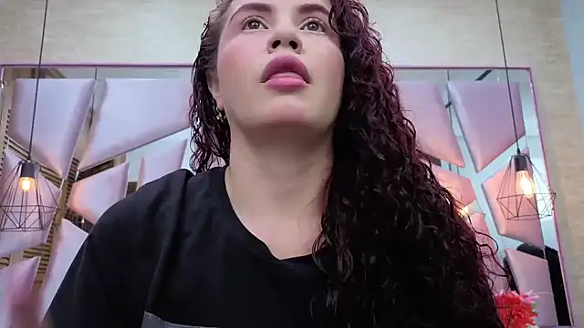 ThaliaCross online show from April 2026 07:36:01 PM