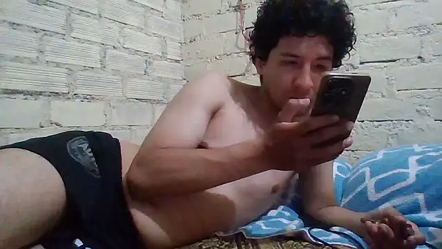 LecheDeSoya666 online show from January 2026 08:46:02 PM