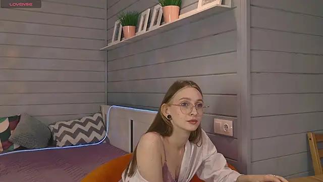 Vikki wyye online show from October 2025 05:38:02 AM