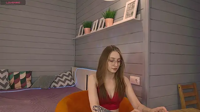 Vikki wyye online show from October 2025 05:39:02 AM