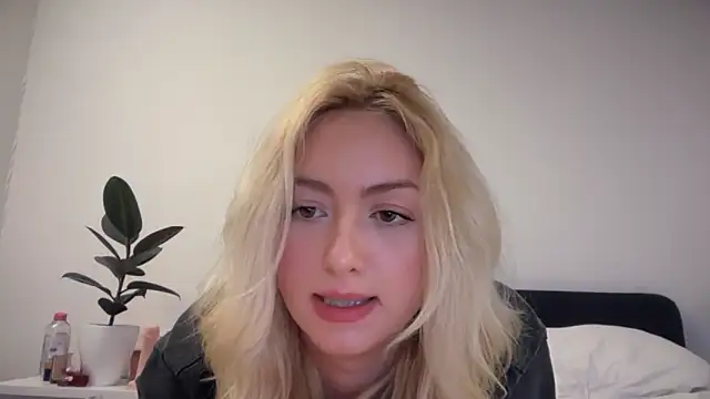 Kitty Swetty online show from February 2026 10:41:02 PM