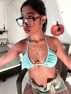 Snapshot of LeilaEbony chatting on October 2025 03:01:02 PM LeilaEbony online show from October 2025 03:01:02 PM