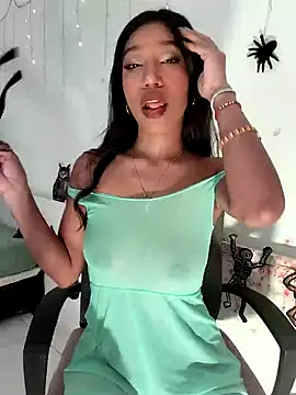 Snapshot of LeilaEbony chatting on October 2025 12:49:02 PM LeilaEbony online show from October 2025 12:49:02 PM