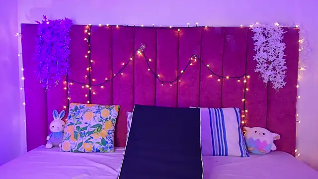 RominaaReyes online show from April 2026 03:00:01 AM