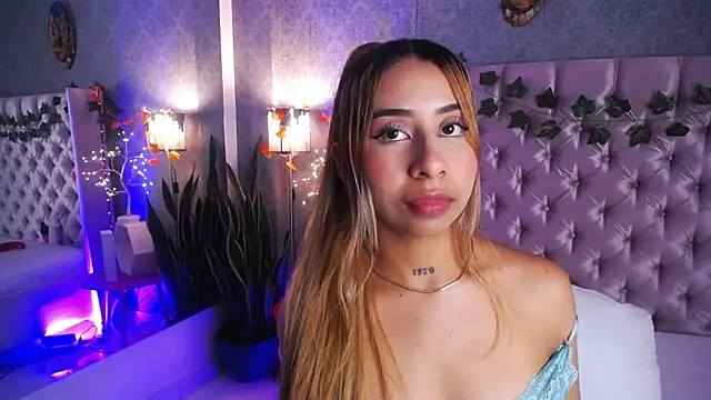 Snapshot of laila_stilwiills chatting on November 2025 12:43:02 AM laila stilwiills online show from November 2025 12:43:02 AM