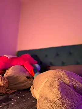 ScarletBloom  online show from November 2025 04:49:02 PM