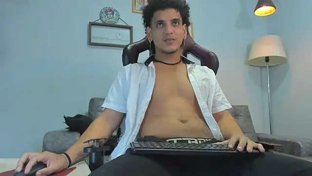 Xfire boy69 online show from December 2025 01:42:01 PM