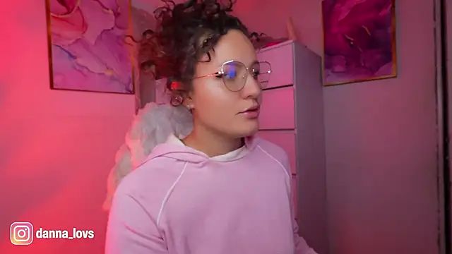 Dannaa Lovs online show from May 2026 10:33:02 AM