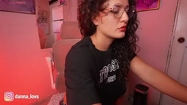Dannaa Lovs online show from May 2026 10:22:02 AM