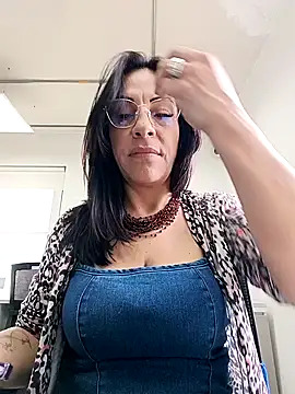  Kamy Hot online show from December 2025 01:31:01 PM