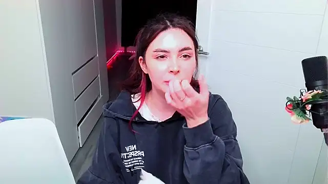 peachyness online show from February 2026 07:06:02 PM