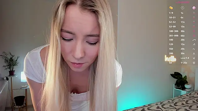 Snapshot of DanaCandy chatting on November 2025 10:34:02 PM DanaCandy online show from November 2025 10:34:02 PM