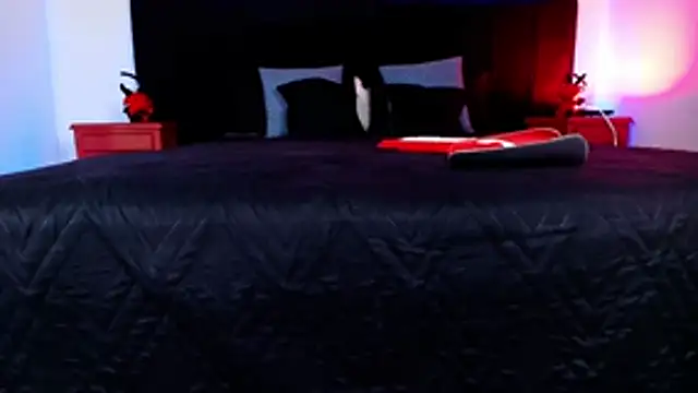 Alisse Moore online show from April 2026 12:19:02 PM