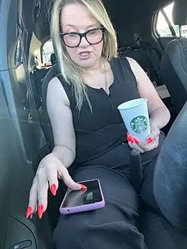 SuzieSub online show from March 2026 01:06:02 PM