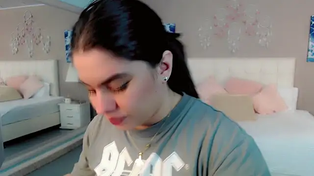 maddissonivanova online show from April 2026 07:12:02 PM