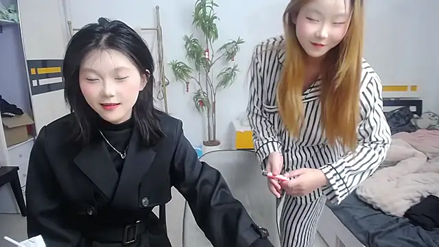 Snapshot of Babygirls523 chatting on September 2025 05:06:01 PM Babygirls523 online show from September 2025 05:06:01 PM