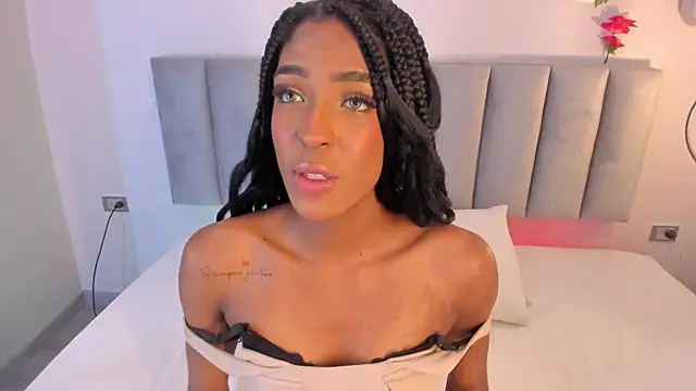 Snapshot of Emely_Deluxe chatting on December 2025 11:39:02 AM Emely Deluxe online show from December 2025 11:39:02 AM