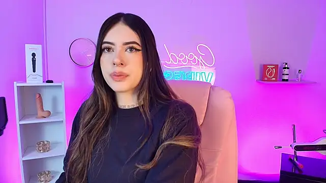 Snapshot of Alice_Vixen chatting on October 2025 12:27:01 PM Alice Vixen online show from October 2025 12:27:01 PM