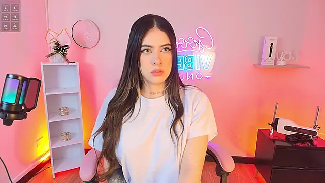 Snapshot of Alice_Vixen chatting on November 2025 12:38:02 PM Alice Vixen online show from November 2025 12:38:02 PM