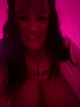 Snapshot of valen1891 chatting on November 2025 04:40:01 AM valen1891 online show from November 2025 04:40:01 AM