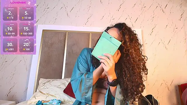 Snapshot of samanthaThoms chatting on February 2026 12:32:02 PM samanthaThoms online show from February 2026 12:32:02 PM