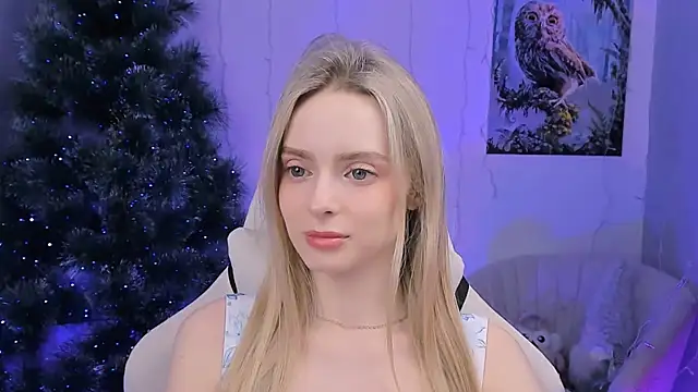 Snapshot of JuliaBrewwer chatting on December 2025 01:37:02 PM JuliaBrewwer online show from December 2025 01:37:02 PM