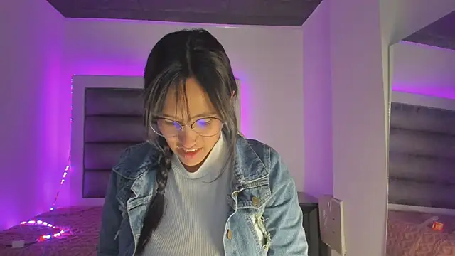 Snapshot of Andrea_brunnette chatting on October 2025 12:39:02 PM Andrea brunnette online show from October 2025 12:39:02 PM