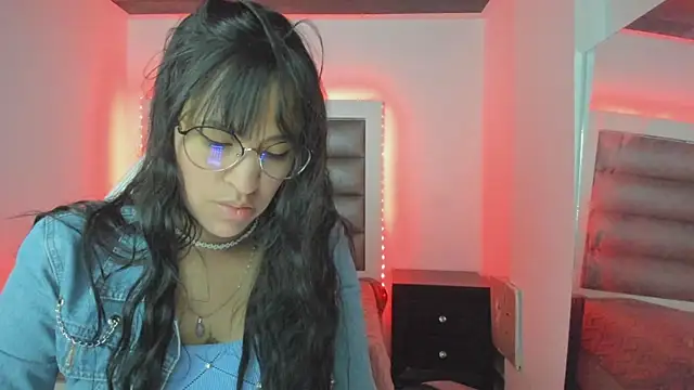 Snapshot of Andrea_brunnette chatting on November 2025 12:15:01 PM Andrea brunnette online show from November 2025 12:15:01 PM