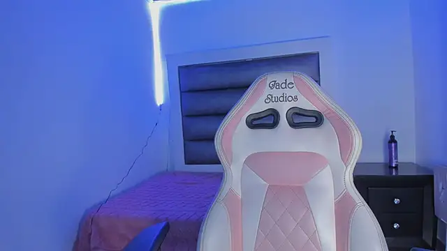 Snapshot of Andrea_brunnette chatting on November 2025 12:38:02 PM Andrea brunnette online show from November 2025 12:38:02 PM