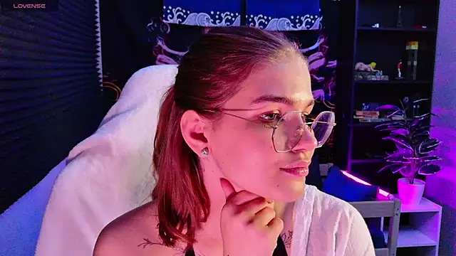 Snapshot of SophieMurrr chatting on July 2026 08:12:02 PM SophieMurrr online show from July 2026 08:12:02 PM