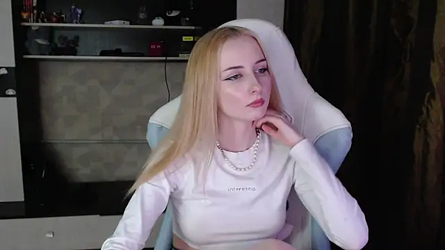 Cutti Crystal online show from March 2026 08:35:02 PM