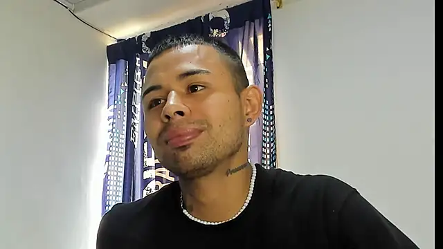  Logan Colton  online show from November 2025 05:56:01 PM