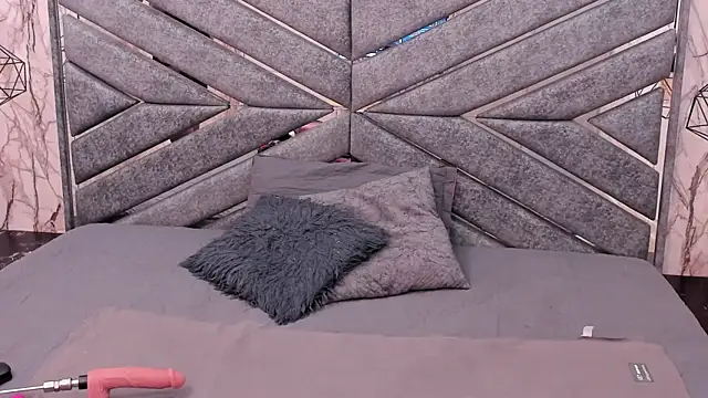 SASHA BROWNIE   online show from January 2026 07:30:01 PM