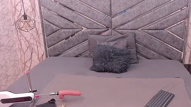 SASHA BROWNIE   online show from March 2026 07:40:01 PM