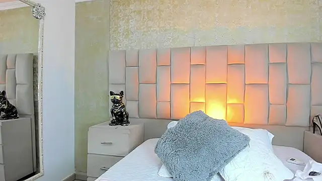 cloesummerr  online show from November 2025 01:22:01 PM