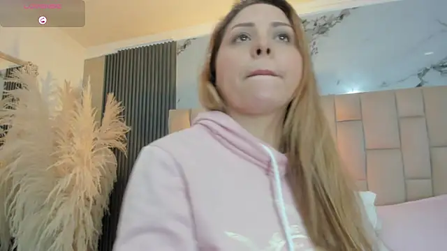 cloesummerr  online show from March 2026 01:55:01 PM