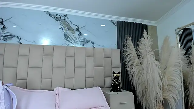 cloesummerr  online show from April 2026 07:07:02 PM