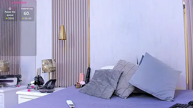 Skylar Smith  online show from October 2025 12:45:01 PM