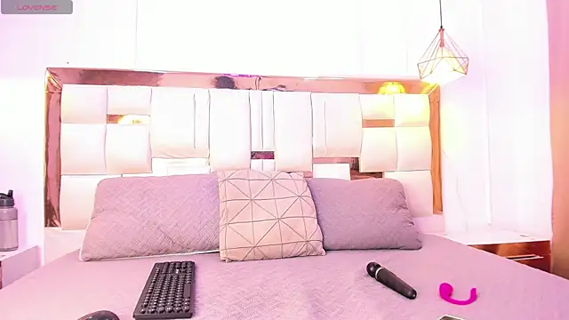 Skylar Smith  online show from February 2026 12:48:02 PM