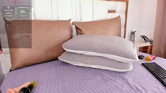 Skylar Smith  online show from April 2026 01:52:02 PM