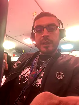 malek xarx  online show from December 2025 05:09:01 PM