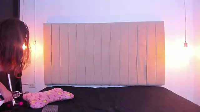 sol Capecchi online show from November 2025 04:25:02 AM