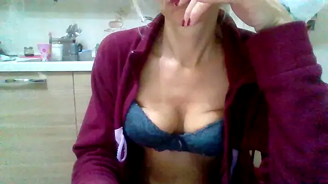 Snapshot of Kelly80 chatting on December 2025 05:13:01 AM Kelly80 online show from December 2025 05:13:01 AM