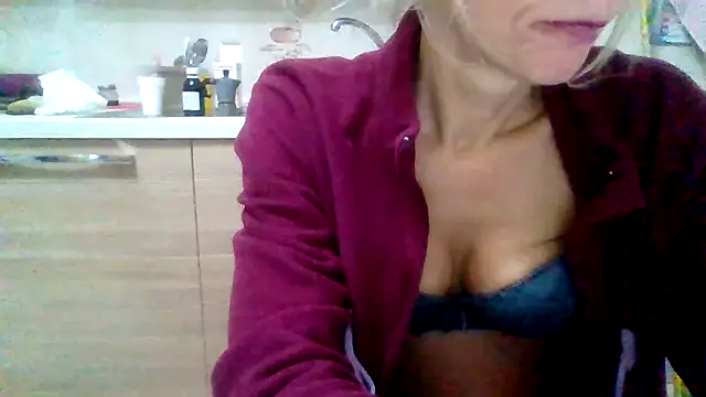 Snapshot of Kelly80 chatting on December 2025 03:57:01 AM Kelly80 online show from December 2025 03:57:01 AM