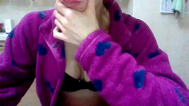 Snapshot of Kelly80 chatting on February 2026 03:43:01 AM Kelly80 online show from February 2026 03:43:01 AM