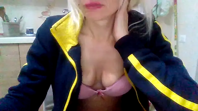 Snapshot of Kelly80 chatting on February 2026 03:34:02 AM Kelly80 online show from February 2026 03:34:02 AM