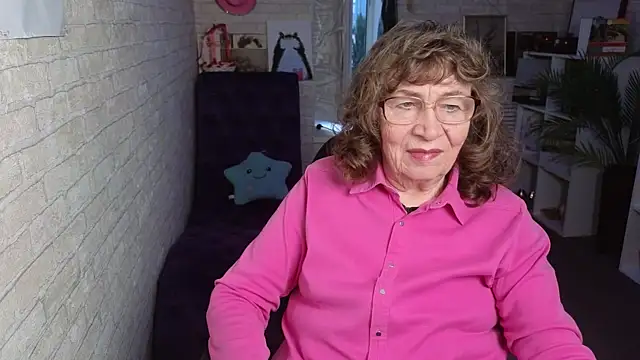 Snapshot of Betty_Brick chatting on May 2026 04:59:01 PM Betty Brick online show from May 2026 04:59:01 PM